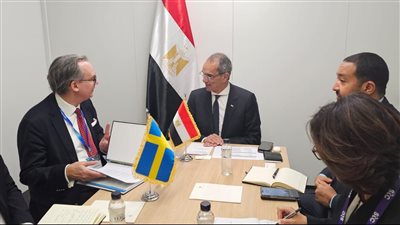 وزير الاتصالات يبحث مع نائب وزير التجارة الخارجية السويدي تشجيع الاستثمارات في مصر