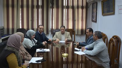 محافظة البحيرة تبحث ترتيبات إقامة معرض منتجات الحرف اليدوية والتراثية