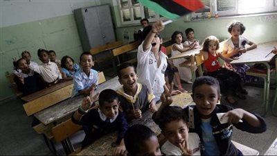 ولى أمر يلقي قنبلة على مدرسة ليبية لهذا السبب