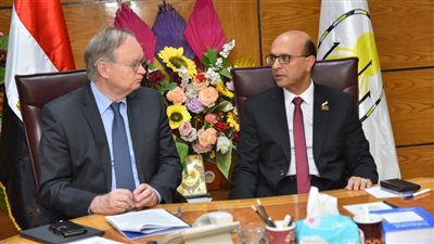 سفير الاتحاد الأوروبي يبحث إنشاء أكاديمية دولية للتدريب بجامعة أسيوط