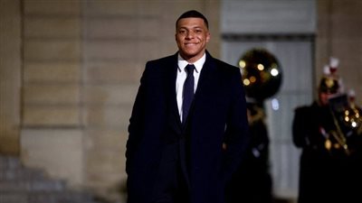 وصول مبابي إلى قصر الإليزيه لحضور حفل عشاء مع رئيس فرنسا (فيديو)