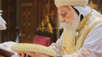 قداس إلهي بمطرانية ملوي بالمنيا في ثاني أيام صوم يونان (صور)