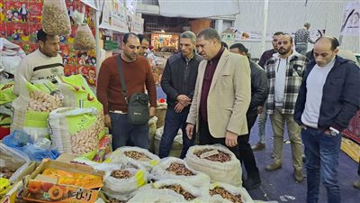 السكرتير العام المساعد يتفقد معرض 