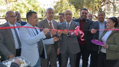 رئيس جامعة أسيوط يفتتح قاعات التدريس بكلية الآداب وممر الرامب لذوي الهمم 