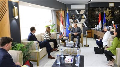 محافظ أسوان يستعرض إنشاء مدينة كاملة للجرانيت مع السفيرة الأمريكية (صور)