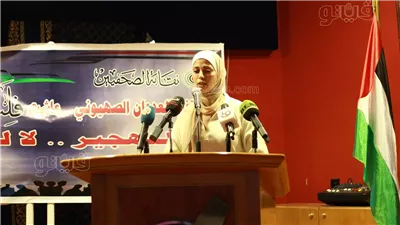 صحفية فلسطينية: نعيش أسوأ تجربة الآن والوضع في غزة فاق الحرب العالمية (فيديو)