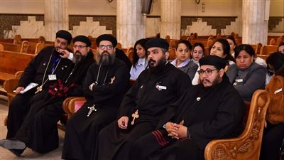 معهد الأنبا شنودة يناقش 11 ورقة بحثية في إيبارشية إخميم