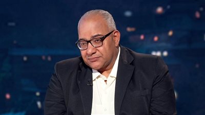 بيومي فؤاد: مراتي عملت كنترول علي وبقت تنزل معاي الشغل وهذه نصيحة الزعيم عادل إمام لي