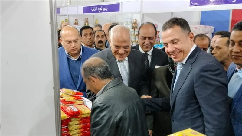خلال افتتاح معرض