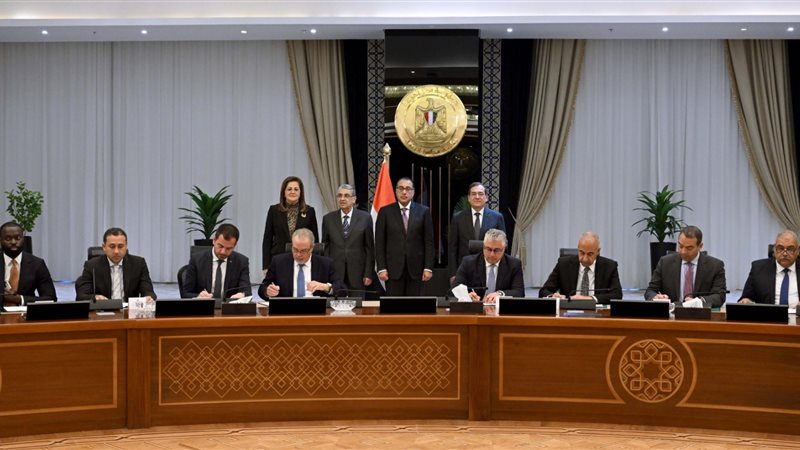 رئيس الوزراء يشهد