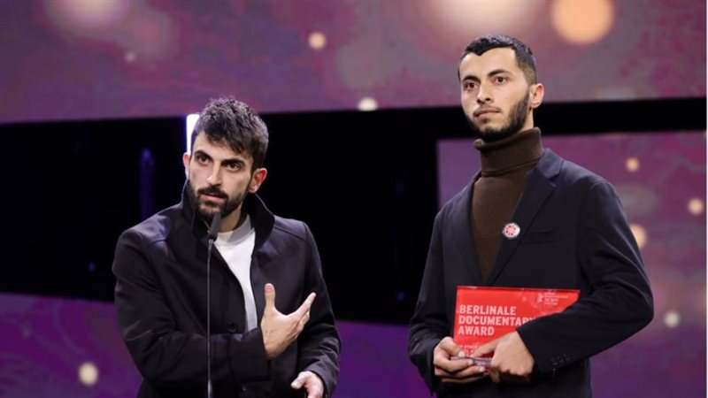  المخرجان يوفال أبراهام