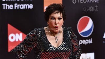 بحركات استعراضية على ريد كاربت الجونة.. لبلبة: 