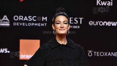 في رابع أيام الجونة السينمائي.. تارا عماد أنيقة بالأسود|صور