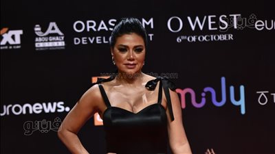 أبرزهن رانيا يوسف.. فنانات تألقن بالأسود في رابع أيام مهرجان الجونة | صور