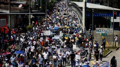 بسبب بتكوين والقضاة.. الآلاف في السلفادور يحتجون ضد حكومة نجيب بوكيلة|فيديو 