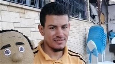 يتحدث من بطنه.. قصة شاب من قنا صاحب موهبة نادرة لتعليم الأطفال l فيديو