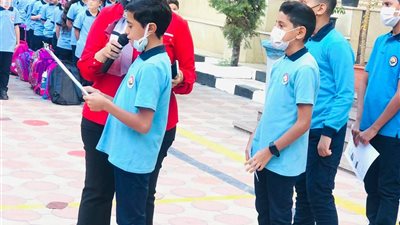 مصر الحلوة.. مدير مدرسة تابعة لمطرانية ببورسعيد يخصص طابور الصباح للاحتفال بالمولد النبوي| فيديو 