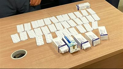 ضبط راكب حاول تهريب أقراص مخدرة بمطار القاهرة