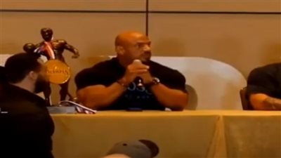 بيج رامي لـ أحد الصحفيين الأجانب: لا تقلقوا.. إحنا أهل كرم.. ومصر أجمل بلد في العالم