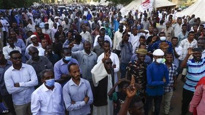 الشرطة تطلق الغاز المسيل للدموع لتفريق المتظاهرين في الخرطوم