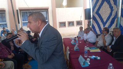 مدير عام التعليم يجتمع بمديري إدارات ومدارس كفر أولاد صقر بالشرقية