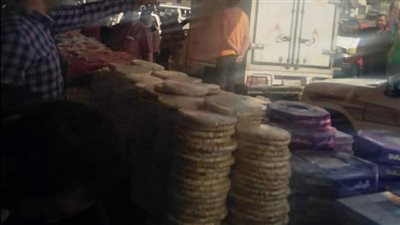 ضبط كميات من حلوى المولد مجهولة المصدر قبل بيعها بالإسماعيلية | صور 