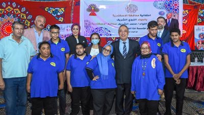 محافظ الإسكندرية يشهد الاحتفال بالمولد النبوي ويوزع هدايا على الأطفال والمسنين