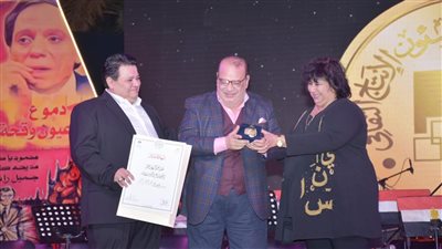 تكريم صلاح عبد الله واسم هادي الجيار في احتفالية نصر أكتوبر بالهناجر