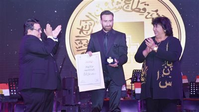 بعد تعافيه من وعكة صحية.. تكريم نضال الشافعي في حفل نصر أكتوبر بالهناجر