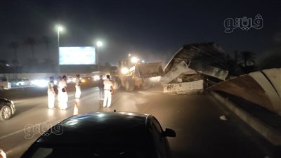 سقوط لافتة إعلانات على محور 26 يوليو في اتجاه أكتوبر | فيديو وصور