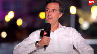 الرئيس التنفيذي لأوراسكوم يروي قصص إنسانية لعمال الجونة في إطفاء الحريق | فيديو