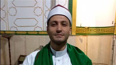 إمام وخطيب مسجد بالعريش يمدح فى حب رسول الله | فيديو