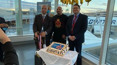 استقبال أسطوري من عائلة وأصدقاء بيج رامي بمطار القاهرة الدولي | فيديو