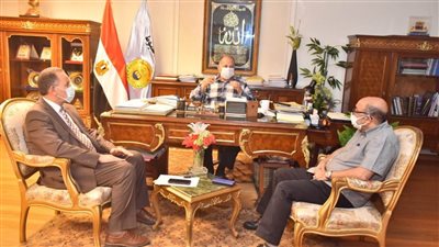 تشكيل لجان متابعة لرصد حالات إصابة كورونا بمدارس أسيوط 