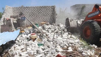 إزالة ٦ حالات تحويل وحدات من الغرض السكني للتجاري بحدائق الأهرام|صور