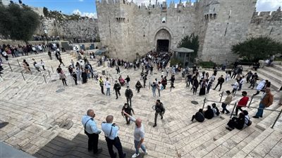 بقنابل الغاز والاعتقالات.. إسرائيل تمنع الاحتفال بالمولد النبوي في القدس|فيديو 
