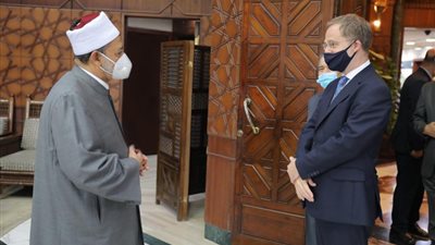 السفير البريطاني يهنئ شيخ الأزهر بذكرى المولد النبوي الشريف 