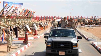 وزير الدفاع يشهد إجراءات تفتيش الحرب لإحدى تشكيلات الجيش الثانى الميدانى | صور 