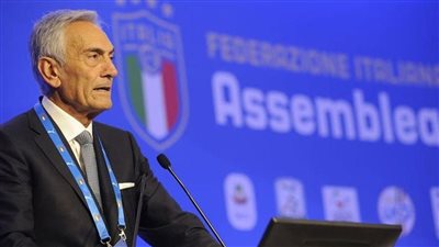 إيطاليا تدرس منع المتورطين في إساءة عنصرية من دخول الملاعب مدى الحياة