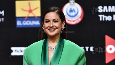 ريا أبي راشد تتألق ببدلة خضراء في أول ظهور لها بمهرجان الجونة | صور