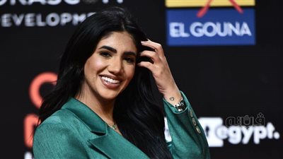 البلوجر العراقية نور ستارز ببدلة خضراء في سادس أيام مهرجان الجونة | صور