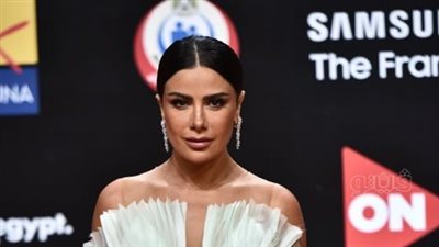 صبا مبارك بإطلالة ساحرة على ريد كاربت العرض الخاص لفيلم 