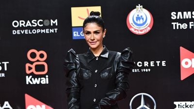 إطلالة جذابة لـ بسمة بالأسود في سادس أيام مهرجان الجونة | صور