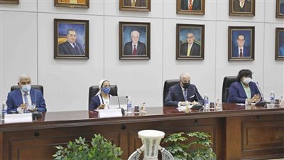 وزيرا السياحة والثقافة يناقشان إقامة احتفالية عالمية في سانت كاترين