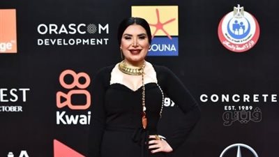 عبير صبري بالأسود في أول ظهور لها على ريد كاربت مهرجان الجونة|صور
