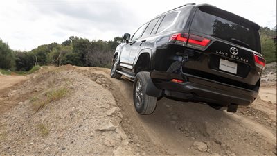 تغييرات شاملة بالواجهة الأمامية للاندكروز 2022