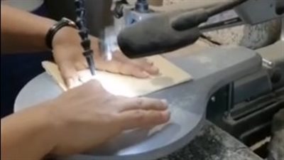 نرمين روماني.. قبطية من الصعيد ترسم آيات القرآن الكريم والإنجيل بفن الأركت l فيديو 