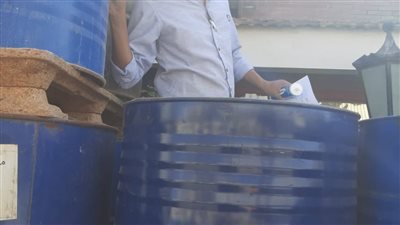 ضبط مواد لاصقة مجهولة المصدر بمصنع في الإسكندرية 