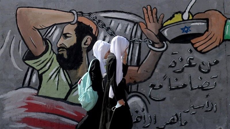 نقل 3 أسرى فلسطينيين