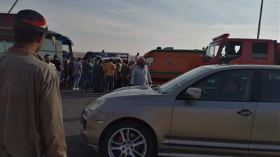 15 صورة ترصد آثار حادث الدائري الأوسطي.. وزحام مروري على الطريق